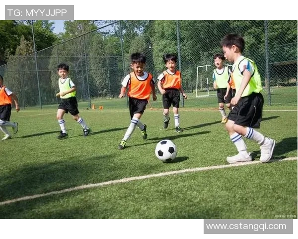 踢足球的乐趣与技巧探讨以及对青少年成长的积极影响 踢足球的乐趣与技巧探讨以及对青少年成长的积极影响